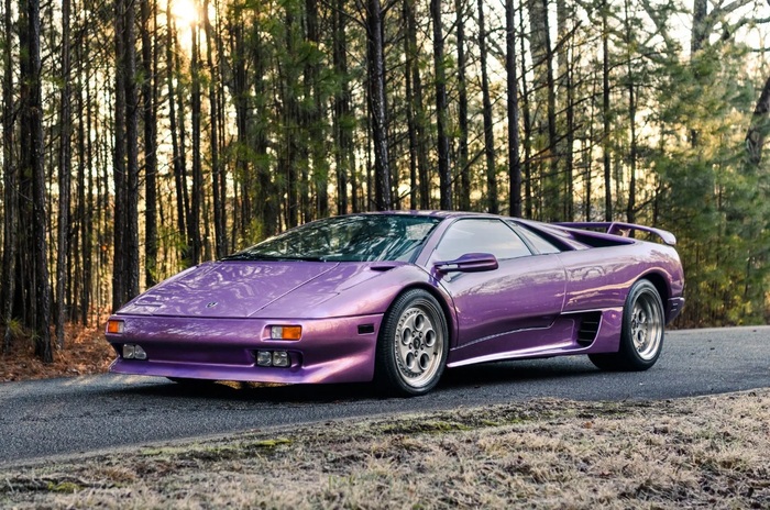 Мотор Lamborghini Diablo обеспечивал мощность 492 л. с.