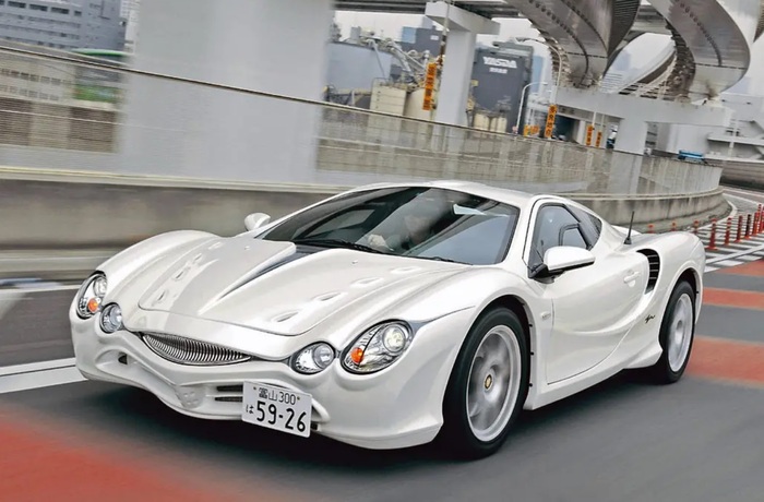 Mitsuoka Orochi имел весьма необычный внешний вид