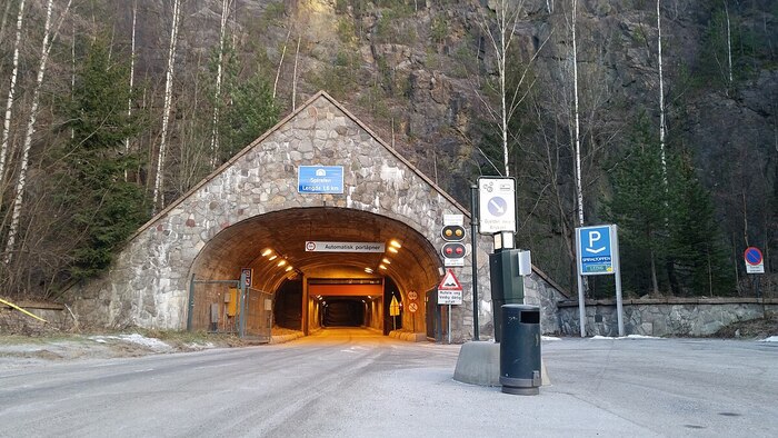 Вход в тоннель Drammen Spiral, закрытый для пешеходов