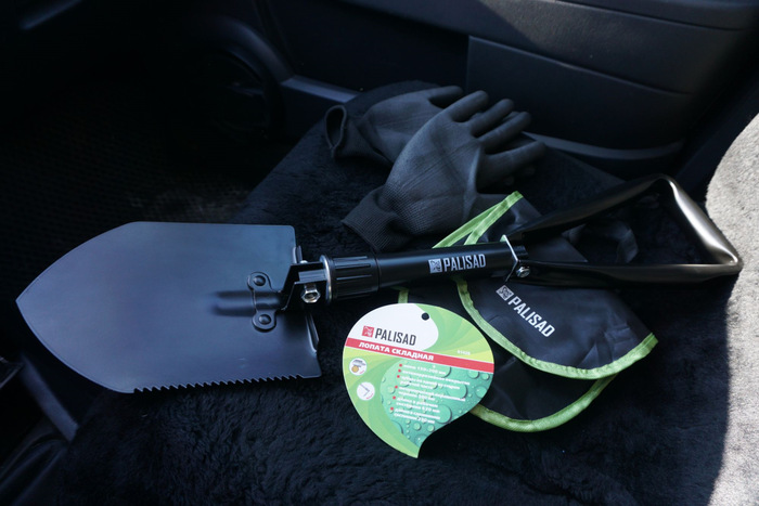 Складная лопата может стать незаменимым аксессуаром в снегопад Складная лопата может стать незаменимым аксессуаром в снегопад