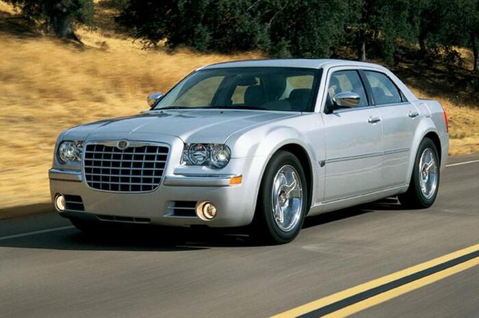 Chrysler 300, мощный седан с роскошной отделкой Chrysler 300, мощный седан с роскошной отделкой