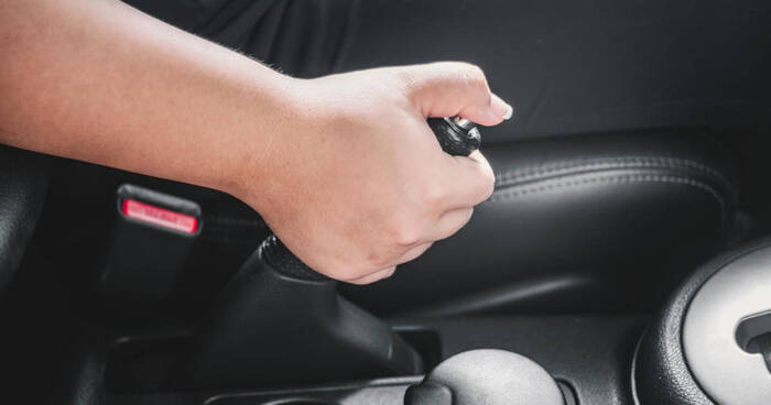 Отключение ручного тормоза автомобиля Отключение ручного тормоза автомобиля