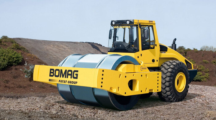 BW 332 BOMAG может применяться в строительстве дамб, карьер и дорог/ Фото: perevozka24.ru