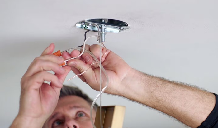 Установка люстры может быть небезопасной