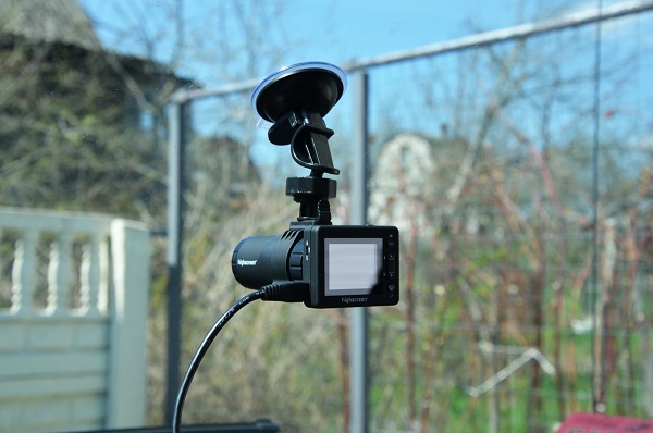 Highscreen Black Box Outdoor: автомобильный видеорегистратор и экстрим-камера с огромным набором креплений