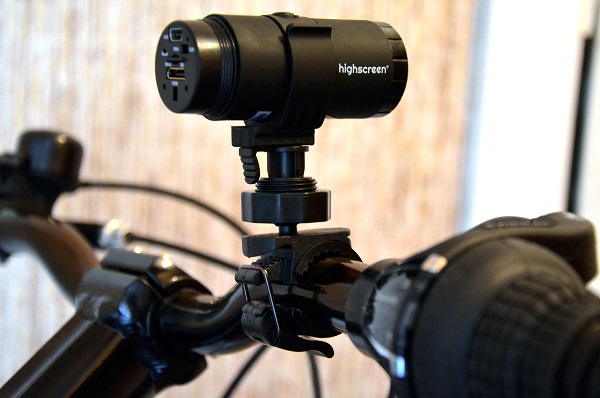 Highscreen Black Box Outdoor: авторегистратор и экстрим-камера с огромным набором креплений