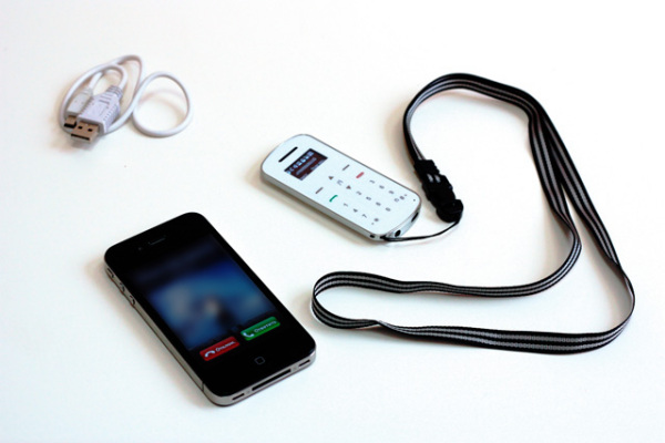 BB-mobile micrON: Bluetooth-гарнитура в виде 15-граммового мобильника