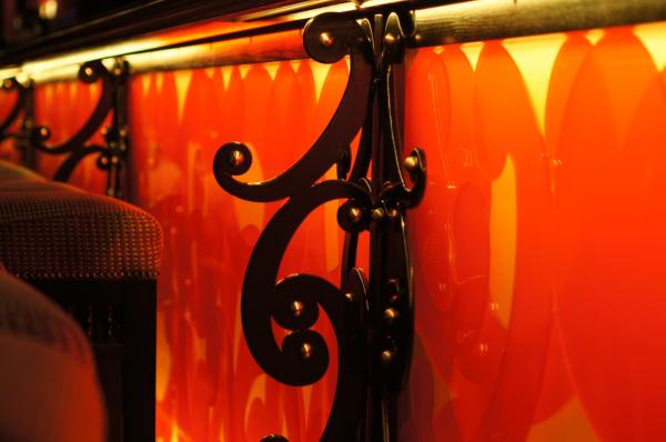 Уникальный деревянный интерьер российского лаунж-ресторана мировой сети Buddha-Bar