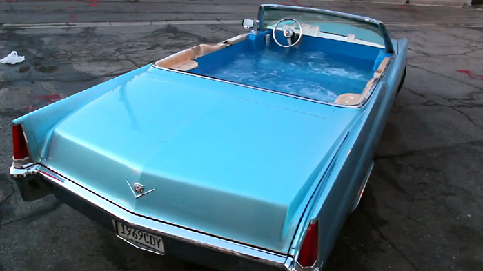 Рабочий автомобиль с гидромассажной ванной вместо привычного салона