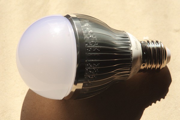Светодиодная лампа «Оптолюкс-Е27» не содержит стекла и опасных веществ, таких как ртуть и свинец.