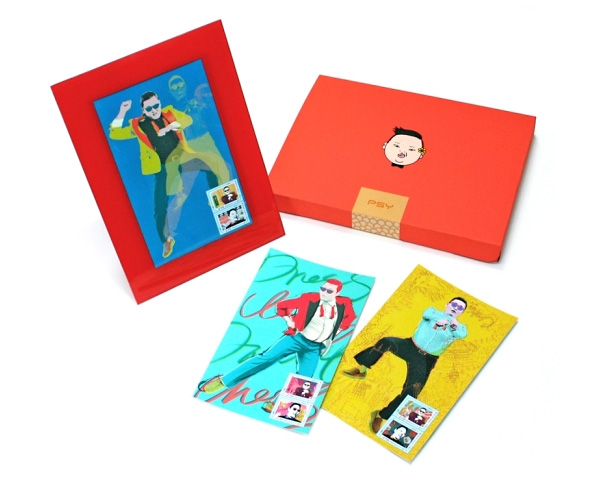 Коллекционные карточки и марки с изображением рэпера PSY и его автографом