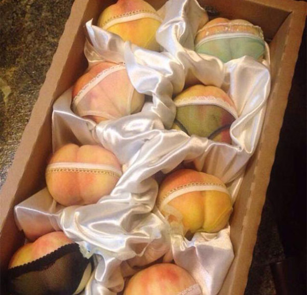 Подарочная коробка с эротическими персиками из Китая