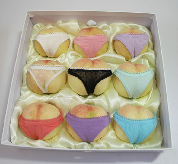 Персики в эротичном кружевном белье