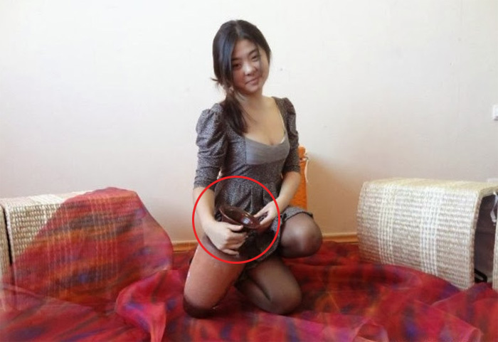 Интернет в шоке: фото трехногой девушки озадачило пользователей сети