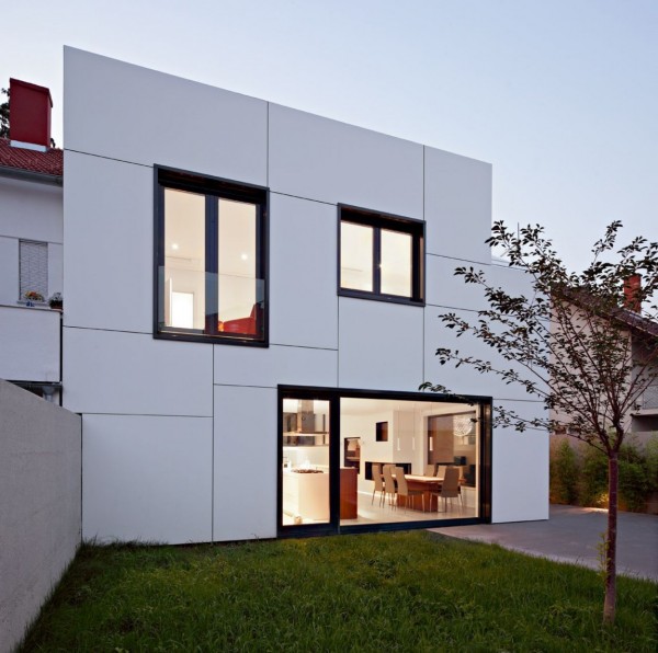 A+A House:современный дом с неправильной геометрией от DVA Arhitekta