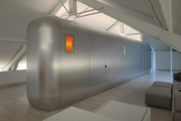 Kempart Loft: креативное лофт-пространство, зонированное трейлером Airstream