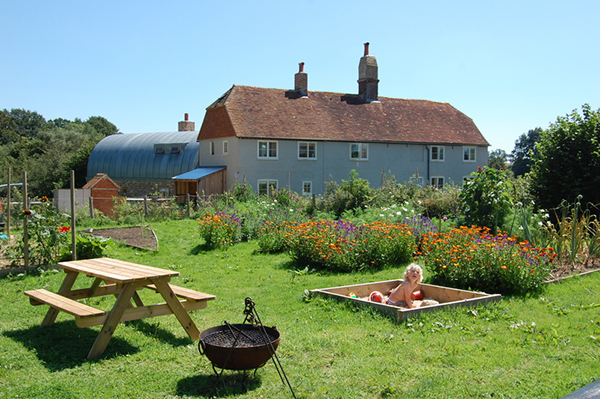 L-shaped – креативное расширение традиционного деревенского дома в Англии
