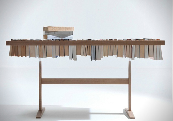 Booken – стол-вешалка для книг от Lema