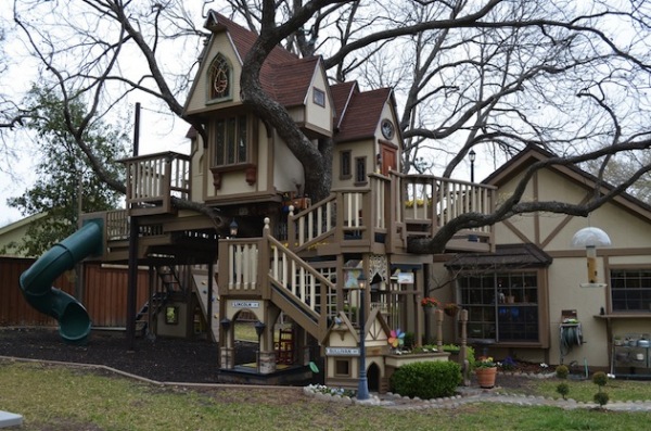 Treehouse – сказочный дом вокруг дерева в Далласе