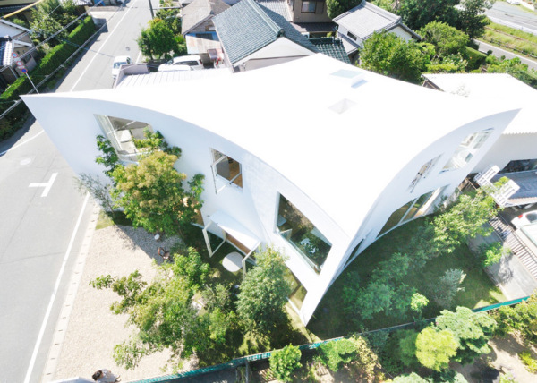 Forest House in the City: дом с садом или сад с домом в Токио