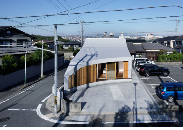 House H – криволинейный минималистский дом в Нагое (Япония)  
