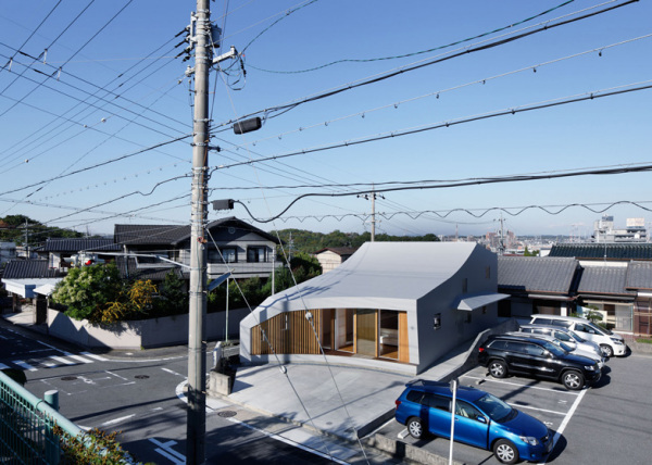 House H – криволинейный минималистский дом в Нагое (Япония)  