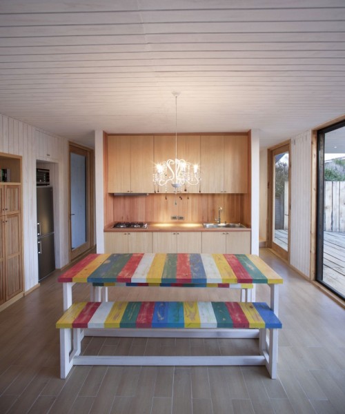 M House: эклектичный семейный дом у моря в Чили