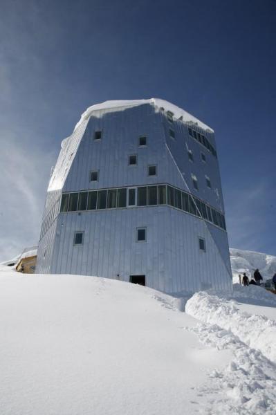 Monte Rosa Hut - cовременная «хижина» для путешественников в Швейцарских Альпах 
