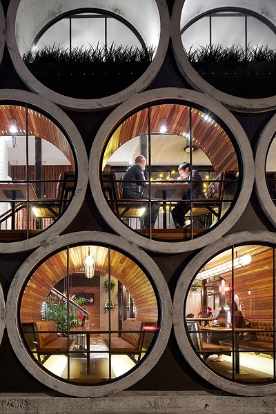 Prahran Hotel: креативный паб с бетонными трубами в Мельбурне