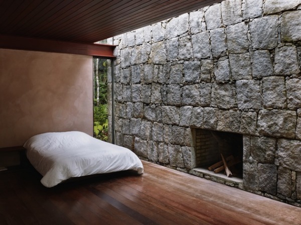 Rio Bonito’ Stone – каменный дом от Carla Juacaba