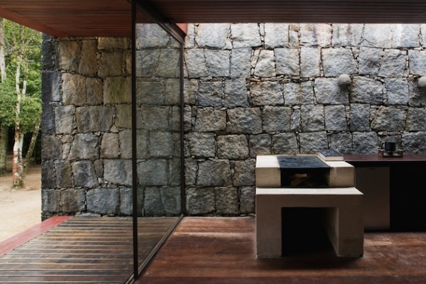 Rio Bonito’ Stone – каменный дом от Carla Juacaba