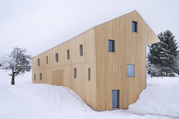 Swiss Village Duplex: современный деревенский дом в Швейцарии