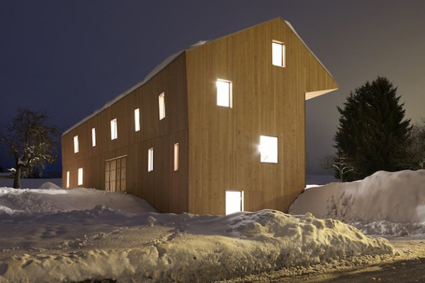 Swiss Village Duplex: современный деревенский дом в Швейцарии