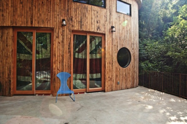 Treetop Austin Home: необычный деревянный дом с винтажным интерьером