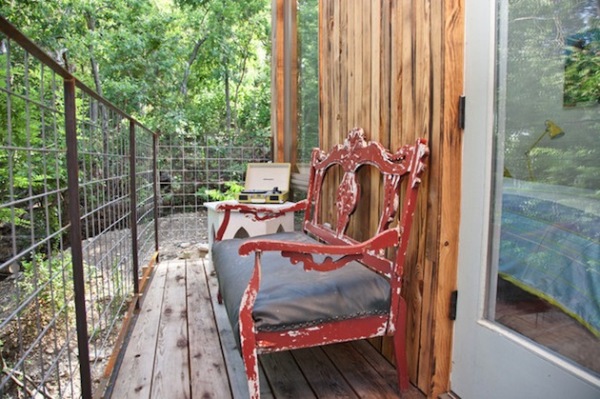 Treetop Austin Home: необычный деревянный дом с винтажным интерьером