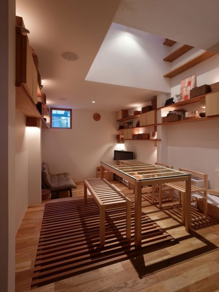 House in Nada - очень узкий жилой дом от Fujiwarramuro Architects