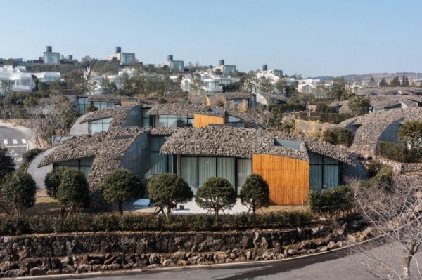 Lotte Jeju Resort Art Villas: жилой комплекс с органическими крышами в Южной Корее