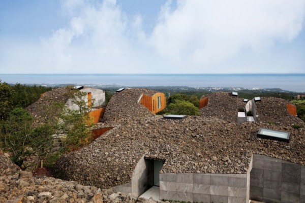 Lotte Jeju Resort Art Villas: жилой комплекс с органическими крышами в Южной Корее