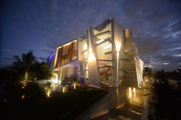 Casa Gomez: авангардная архитектура виллы от SO Studio