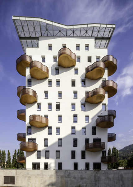 Quai де-ла-Graille – дом с органическими балконами от r2k Architects