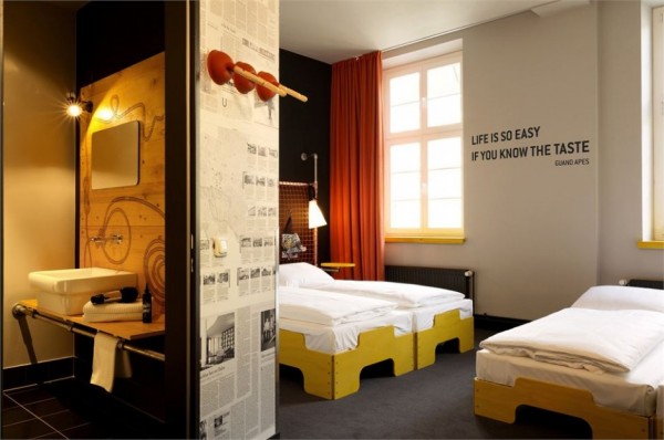Яркий эклектичный дизайн отеля-хостела Superbude St Pauli в Гамбурге
