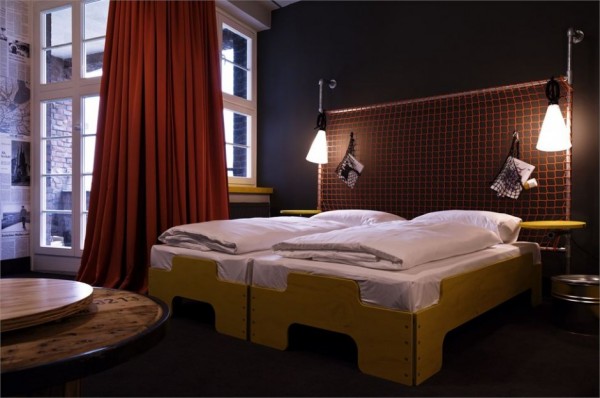 Яркий эклектичный дизайн отеля-хостела Superbude St Pauli в Гамбурге