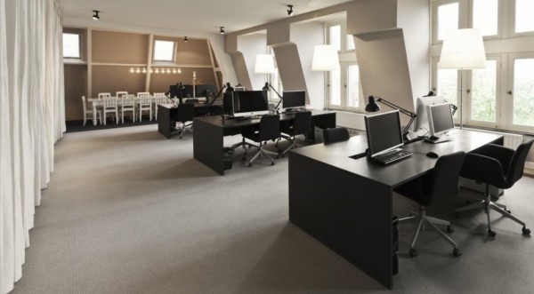 UXUS HQ: контрастная обстановка штаб-квартиры студии дизайна в Амстердаме