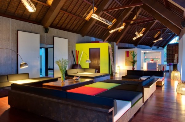Эклектичный дизайн виллы Villa Sapi в Индонезии