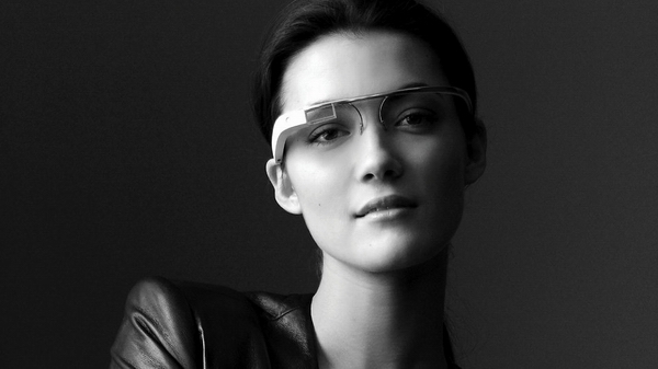 Google Glass - портативный компьютер в виде очков