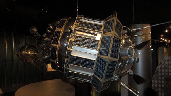 Автоматическая межпланетная станция Луна-3 (СССР, октябрь 1959 г.).
