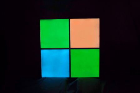 Фото панелей люминофорного покрытия (светящихся в темноте красок)