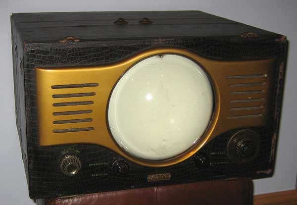 Стильный ретро-телевизор Automatic TVP-490 образца 1949 года
