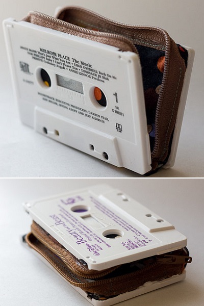 Кошелек Beauty & The Beast Cassette Wallet - оригинальный предмет быта в форме аудиокассеты