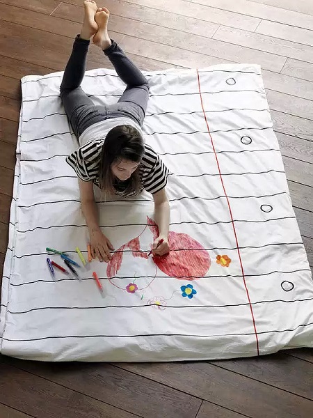 Пододеяльник Doodle Duvet Cover - необычное постельное белье для детей и взрослых, на котором можно и нужно рисовать 